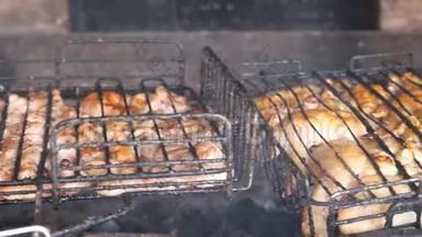 烧烤鸡肉。 在烤架上烤鸡。 烧烤架上煮鸡肉